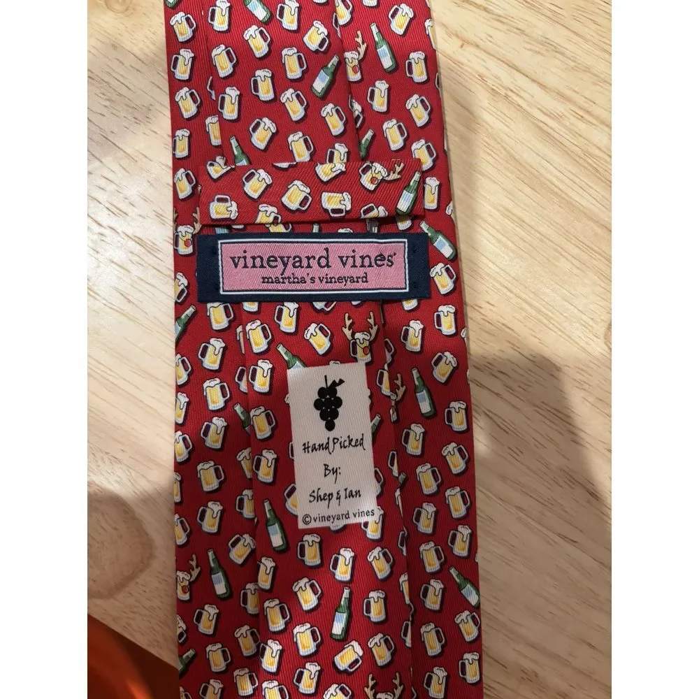 Vineyard Vines Mens Red Silk Tie Beer Mugs Bottles Reindeer Holiday‎ Sz 59